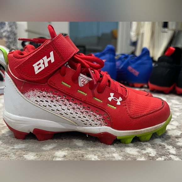 Under Armour Cleats - Picture 3 of 6